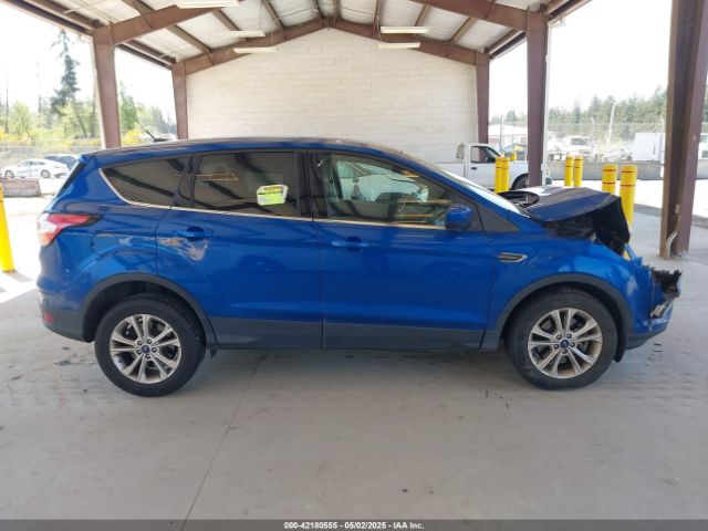 1FMCU0G9XHUC81634 Ford ESCAPE SE
