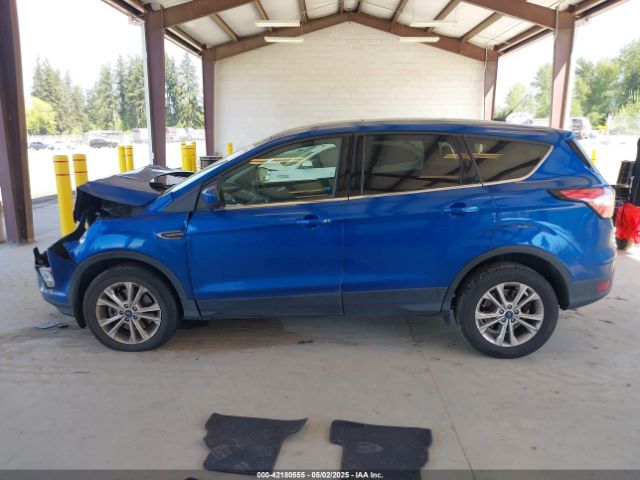 1FMCU0G9XHUC81634 Ford ESCAPE SE