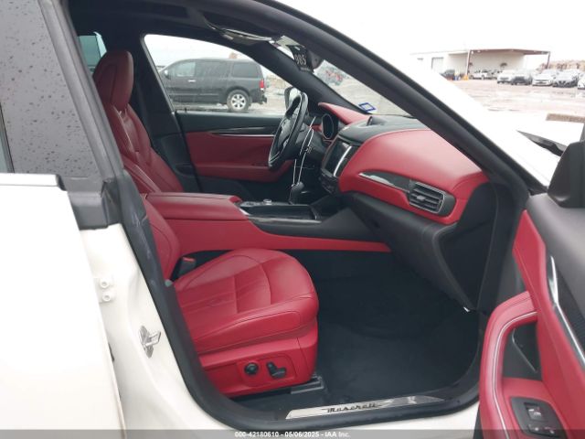 ZN661YUS5JX301985 Maserati Levante S Gransport