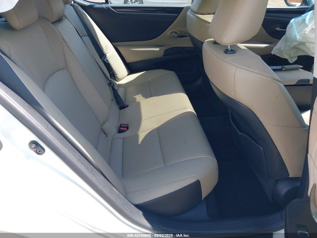 58AD11D17MU005321 Lexus ES 250