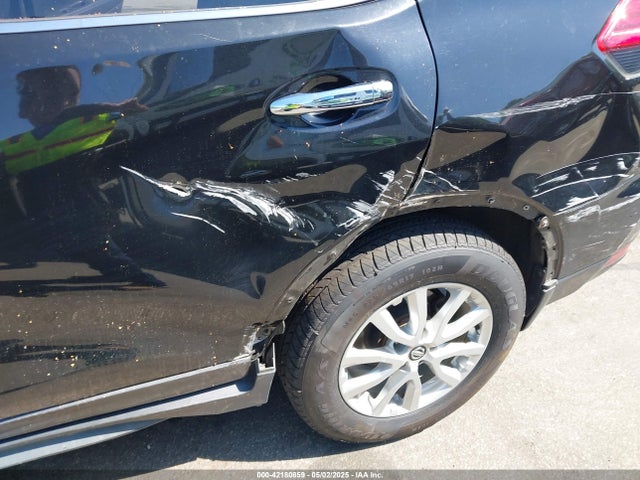 JN8AT2MV4HW016650 Nissan ROGUE SV