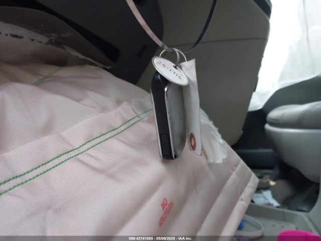 5TDYK3DC3FS566341 Toyota Sienna Xle 8 Passenger