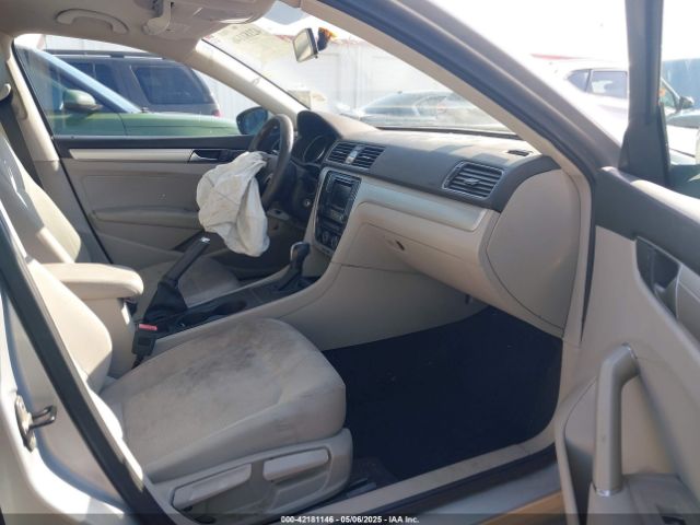 1VWAT7A30HC009964 Volkswagen Passat 1.8t S
