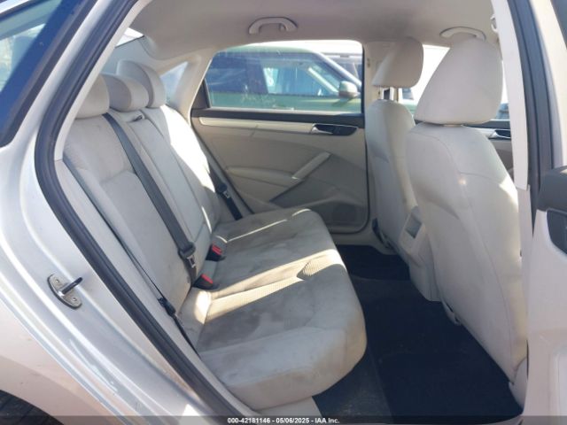 1VWAT7A30HC009964 Volkswagen Passat 1.8t S