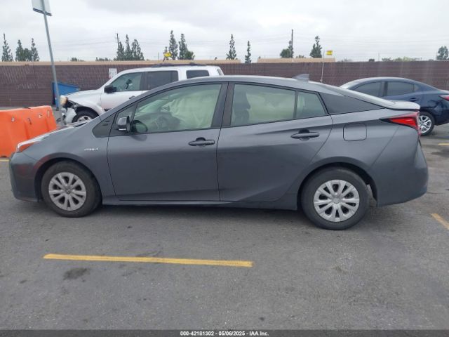 JTDKAMFU2N3181566 Toyota Prius L