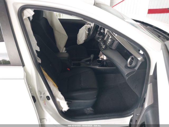 JTMZFREV3JJ187597 Toyota RAV4 LE
