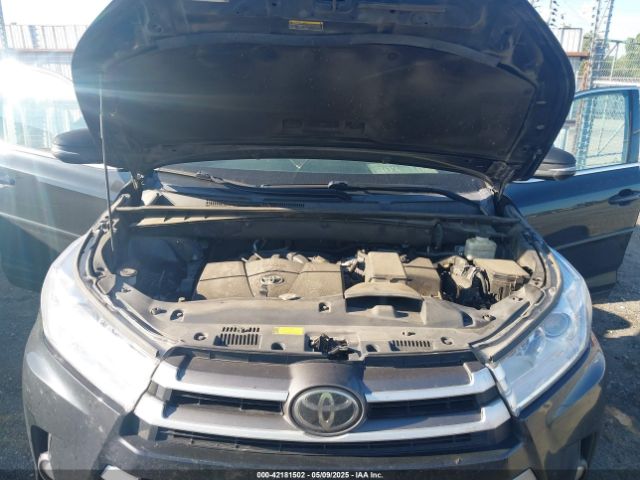 5TDKZRFH1JS529875 Toyota Highlander Xle
