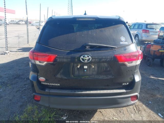 5TDKZRFH1JS529875 Toyota Highlander Xle