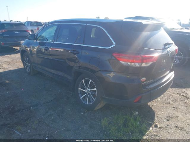 5TDKZRFH1JS529875 Toyota Highlander Xle