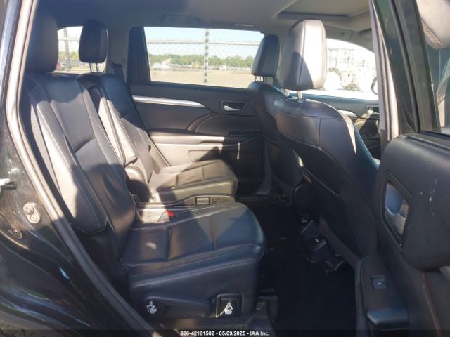 5TDKZRFH1JS529875 Toyota Highlander Xle