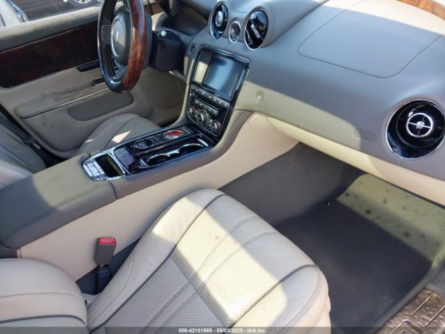 2017 JAGUAR XJ SAJWA1C76H8W08819 Photo 4