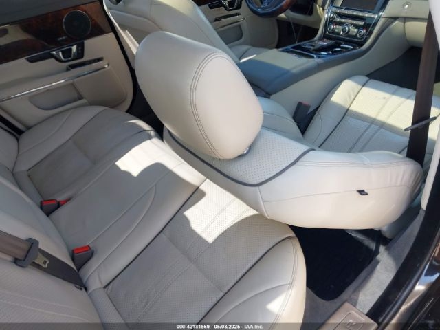 2017 JAGUAR XJ SAJWA1C76H8W08819 Photo 7