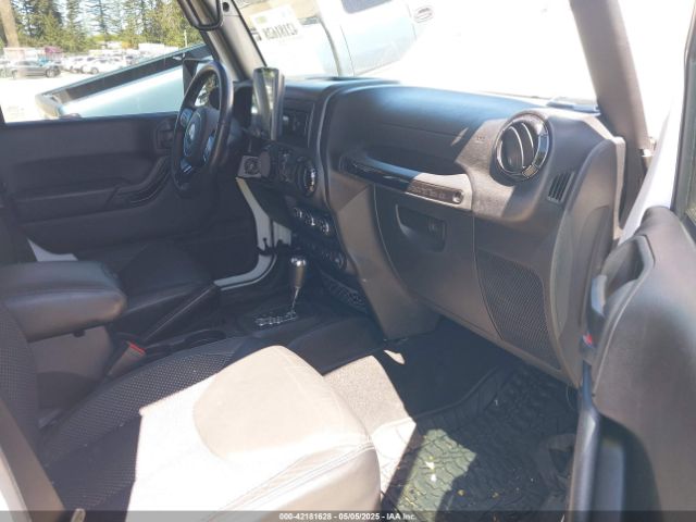 1C4BJWEG0GL185609 Jeep Wrangler Unlimited Sahara