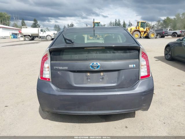 JTDKN3DU2F1997353 Toyota Prius Two