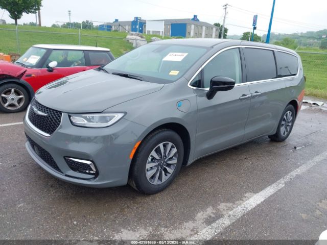 2024 CHRYSLER PACIFICA HYBRID 2C4RC1S7XRR200143 Photo 1