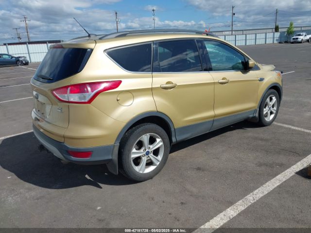 1FMCU9G99EUD34596 Ford ESCAPE SE