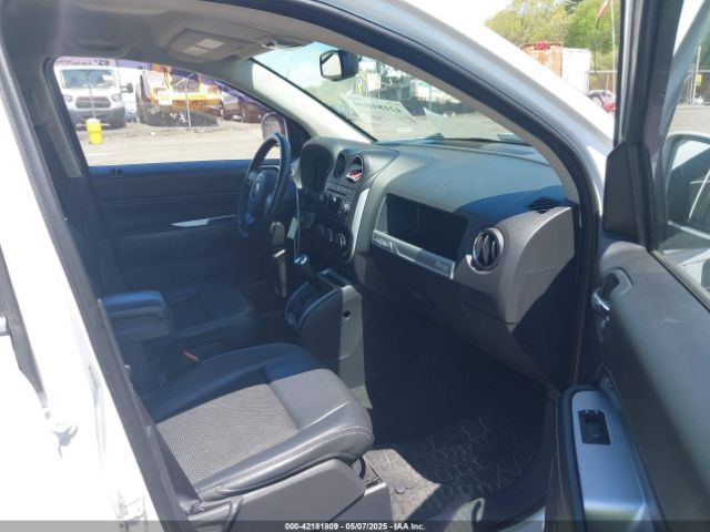 1C4NJDEB5ED802774 Jeep Compass Latitude