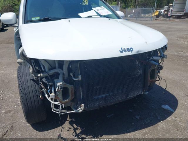 1C4NJDEB5ED802774 Jeep Compass Latitude