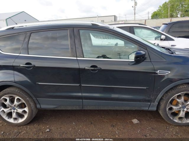 1FMCU0JX1FUC77685 Ford Escape Titanium