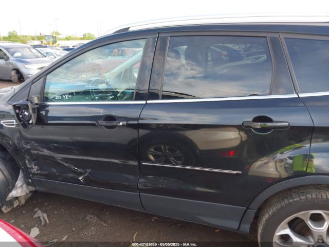 1FMCU0JX1FUC77685 Ford Escape Titanium
