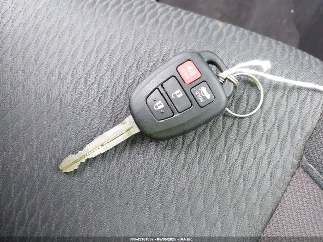 2T1BURHE9KC160145 Toyota COROLLA LE