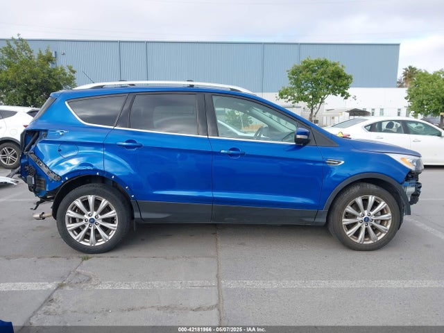 1FMCU9JD7HUE09619 Ford Escape Titanium