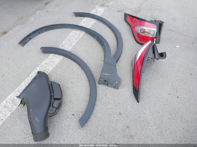 1FMCU9JD7HUE09619 Ford Escape Titanium