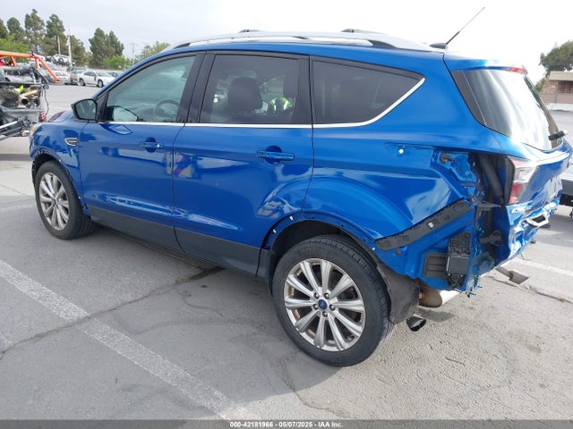 1FMCU9JD7HUE09619 Ford Escape Titanium