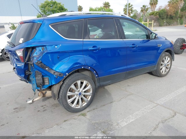 1FMCU9JD7HUE09619 Ford Escape Titanium