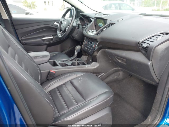 1FMCU9JD7HUE09619 Ford Escape Titanium