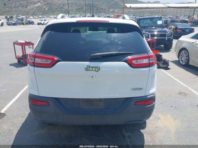 1C4PJLCB7FW790865 Jeep Cherokee Latitude