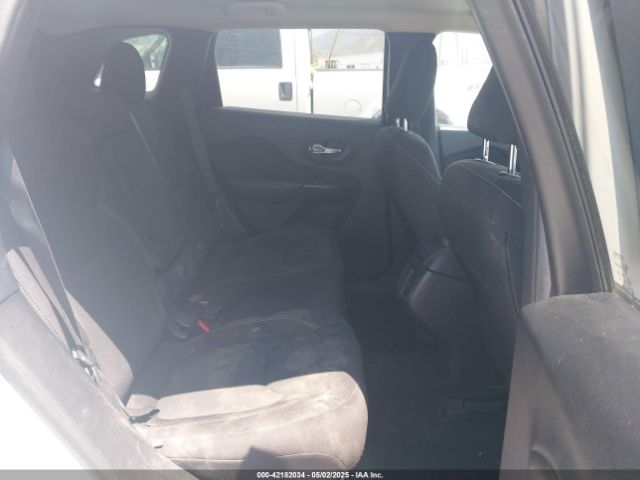 1C4PJLCB7FW790865 Jeep Cherokee Latitude