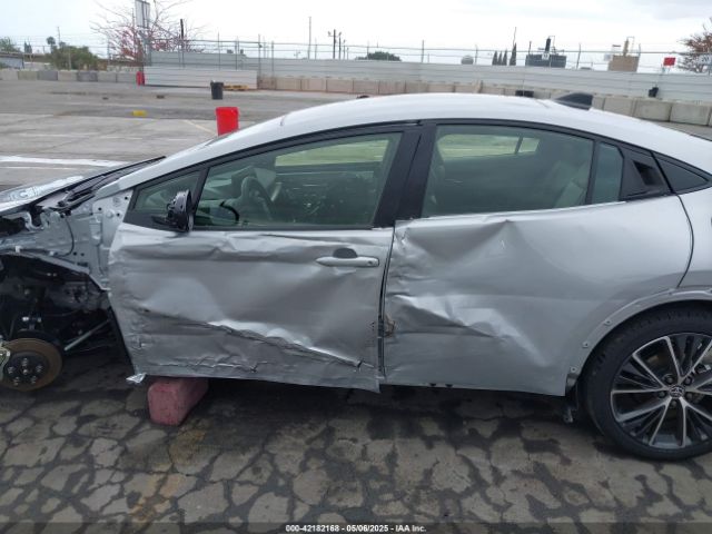 JTDACAAU6R3038492 Toyota PRIUS XLE