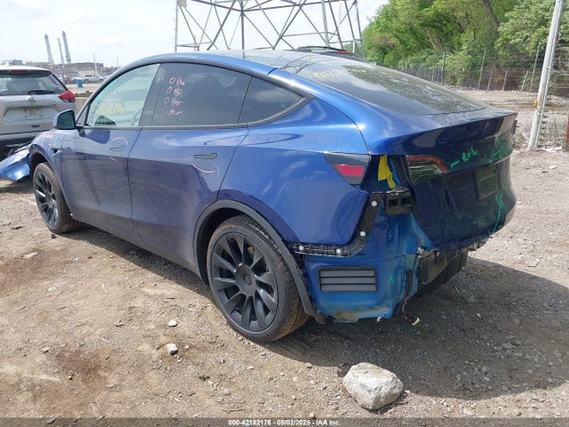 2024 TESLA MODEL Y 7SAYGAEE0RF212018 Photo 2
