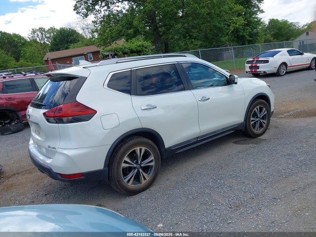 5N1AT2MV3JC811915 Nissan Rogue Sl