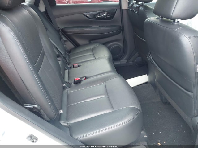 5N1AT2MV3JC811915 Nissan Rogue Sl
