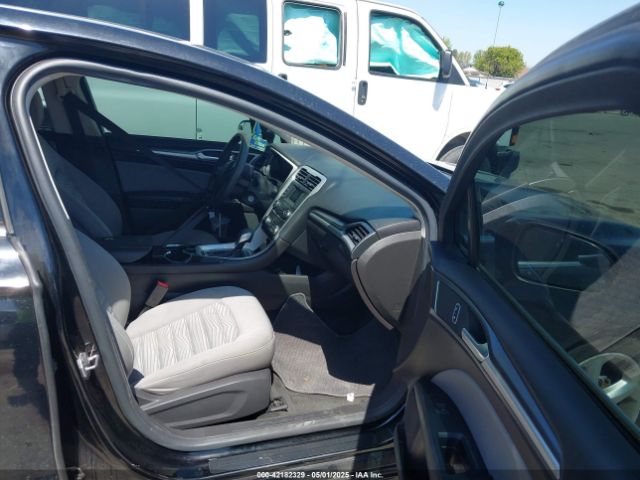 3FA6P0G78GR215585 Ford FUSION S