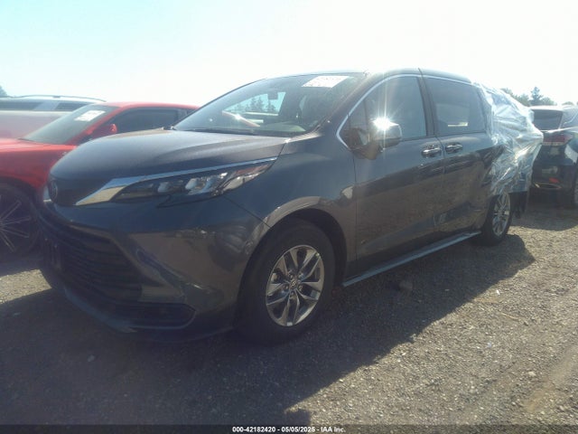 5TDKRKEC2SS239529 Toyota SIENNA LE