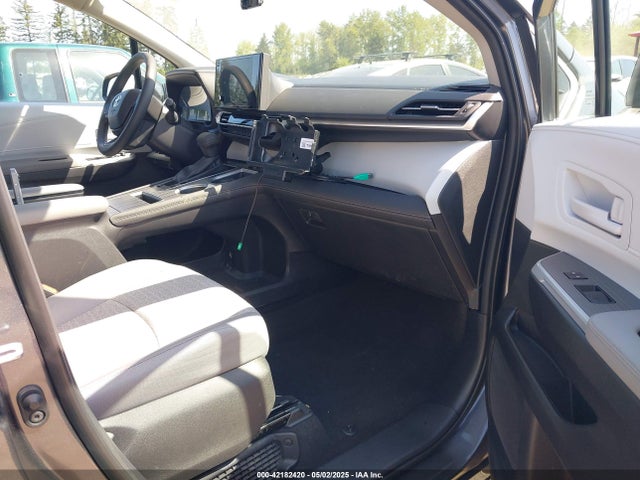 5TDKRKEC2SS239529 Toyota SIENNA LE