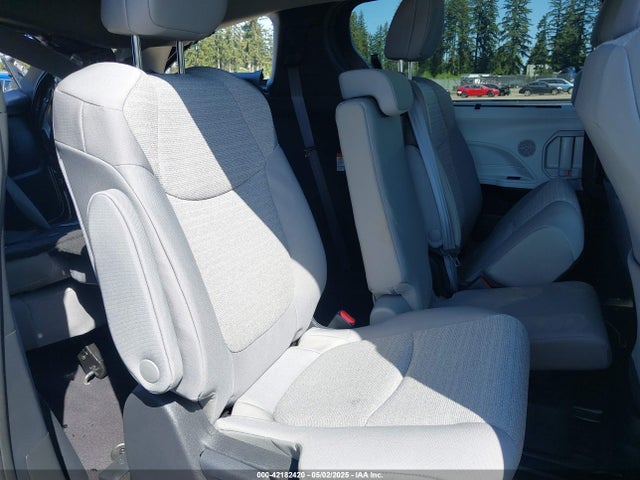 5TDKRKEC2SS239529 Toyota SIENNA LE