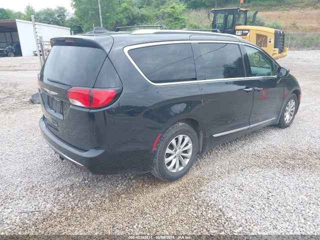 2C4RC1BG8JR262158 Chrysler Pacifica Touring L