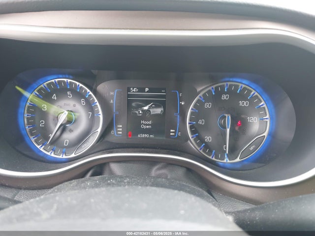 2C4RC1BG8JR262158 Chrysler Pacifica Touring L