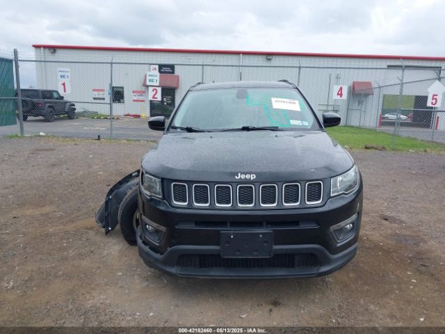 3C4NJDBBXJT199927 Jeep Compass Latitude 4x4
