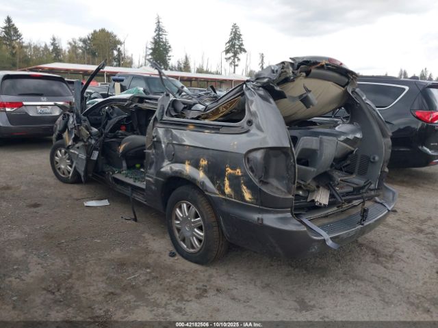 2004 CHRYSLER TOWN & COUNTRY 2C4GP54L04R534395 Photo 2