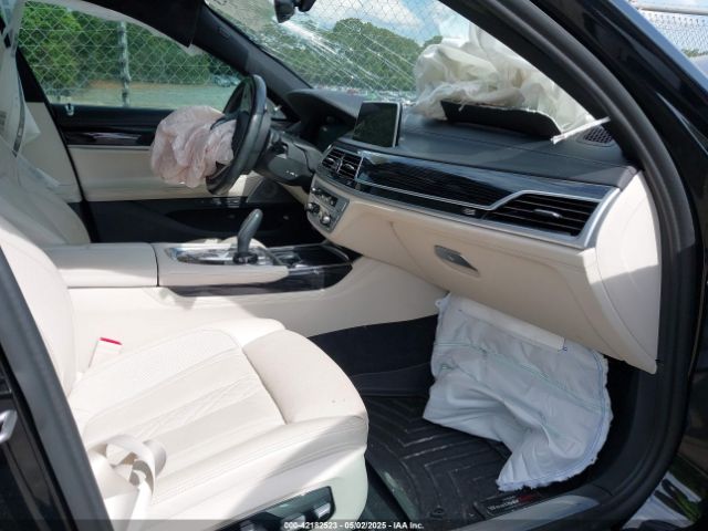 2022 BMW 750 WBA7U2C0XNCH39635 Photo 4