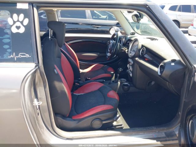 2010 MINI COOPER WMWMF3C53ATZ61178 Photo 4