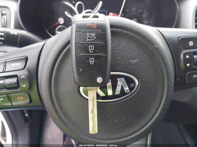 5XYPG4A51GG011668 KIA Sorento 3.3l Lx