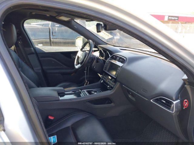 2018 JAGUAR F-PACE SADCK2EV7JA252495 Photo 4