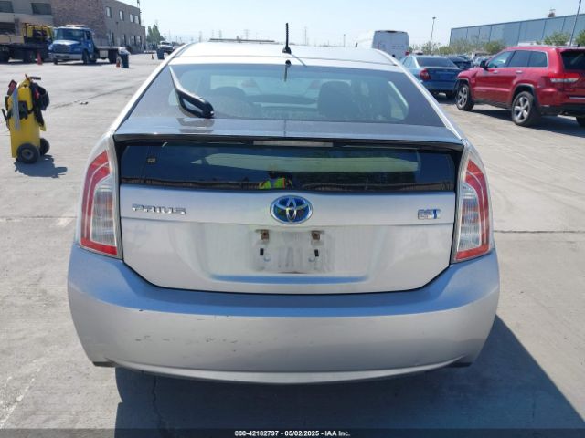 JTDKN3DU6E1822490 Toyota Prius Two