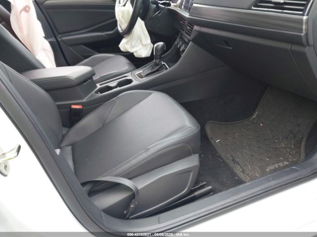 2020 VOLKSWAGEN JETTA 3VWEB7BU4LM008013 Photo 4